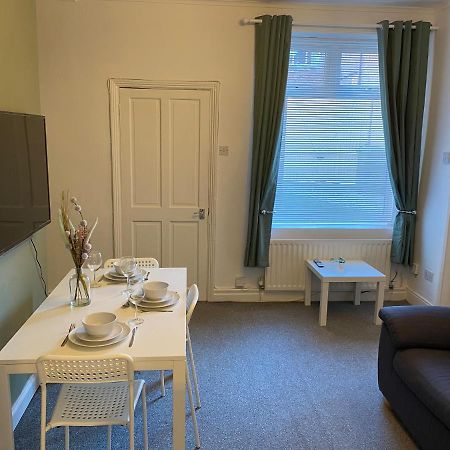 Kitchener - Wonderful 2-Bedroom Apt Sleeps 5 Free Parking Free Wifi Gateshead Zewnętrze zdjęcie