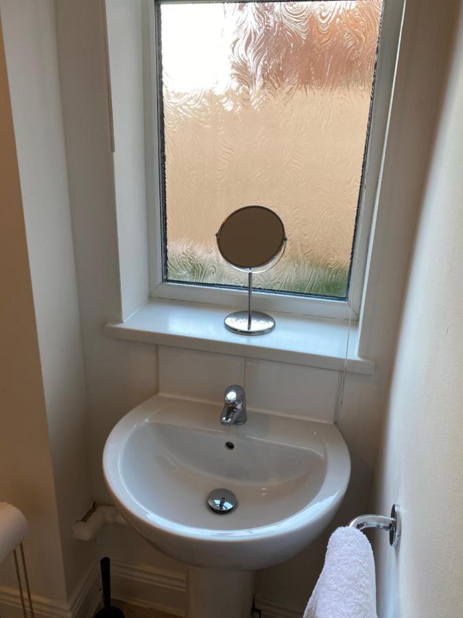 Kitchener - Wonderful 2-Bedroom Apt Sleeps 5 Free Parking Free Wifi Gateshead Zewnętrze zdjęcie