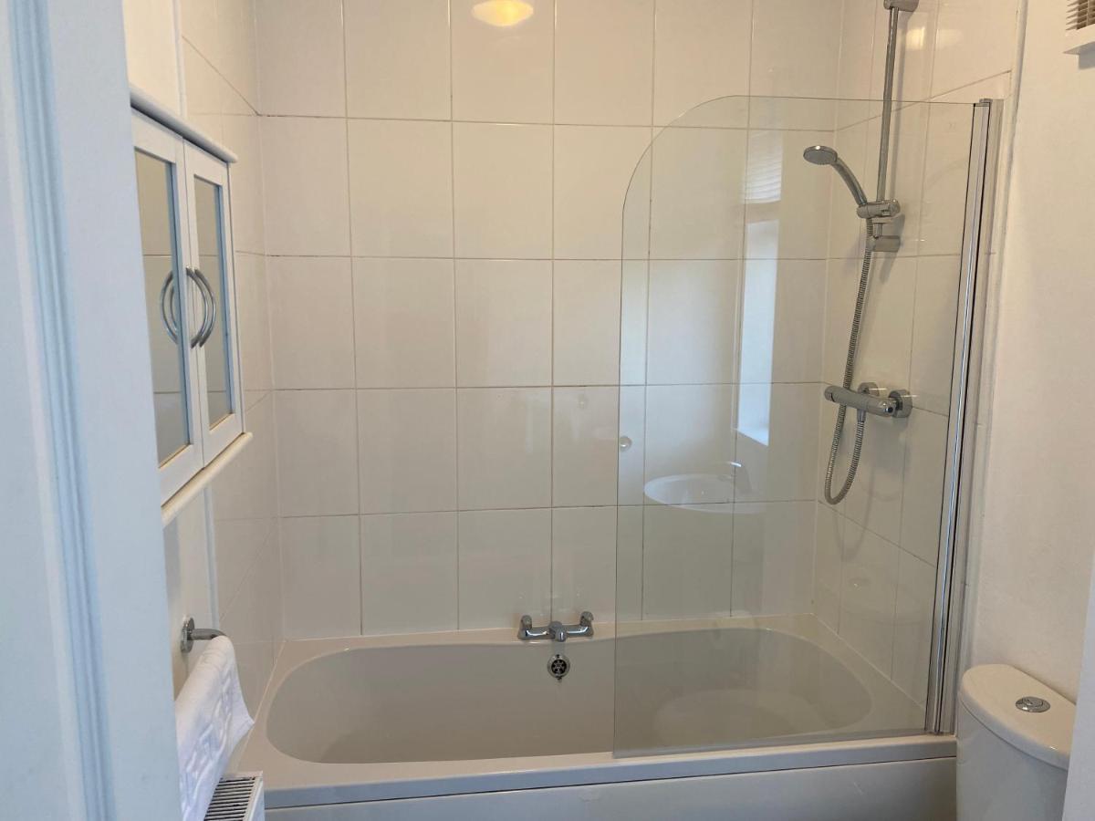 Kitchener - Wonderful 2-Bedroom Apt Sleeps 5 Free Parking Free Wifi Gateshead Zewnętrze zdjęcie